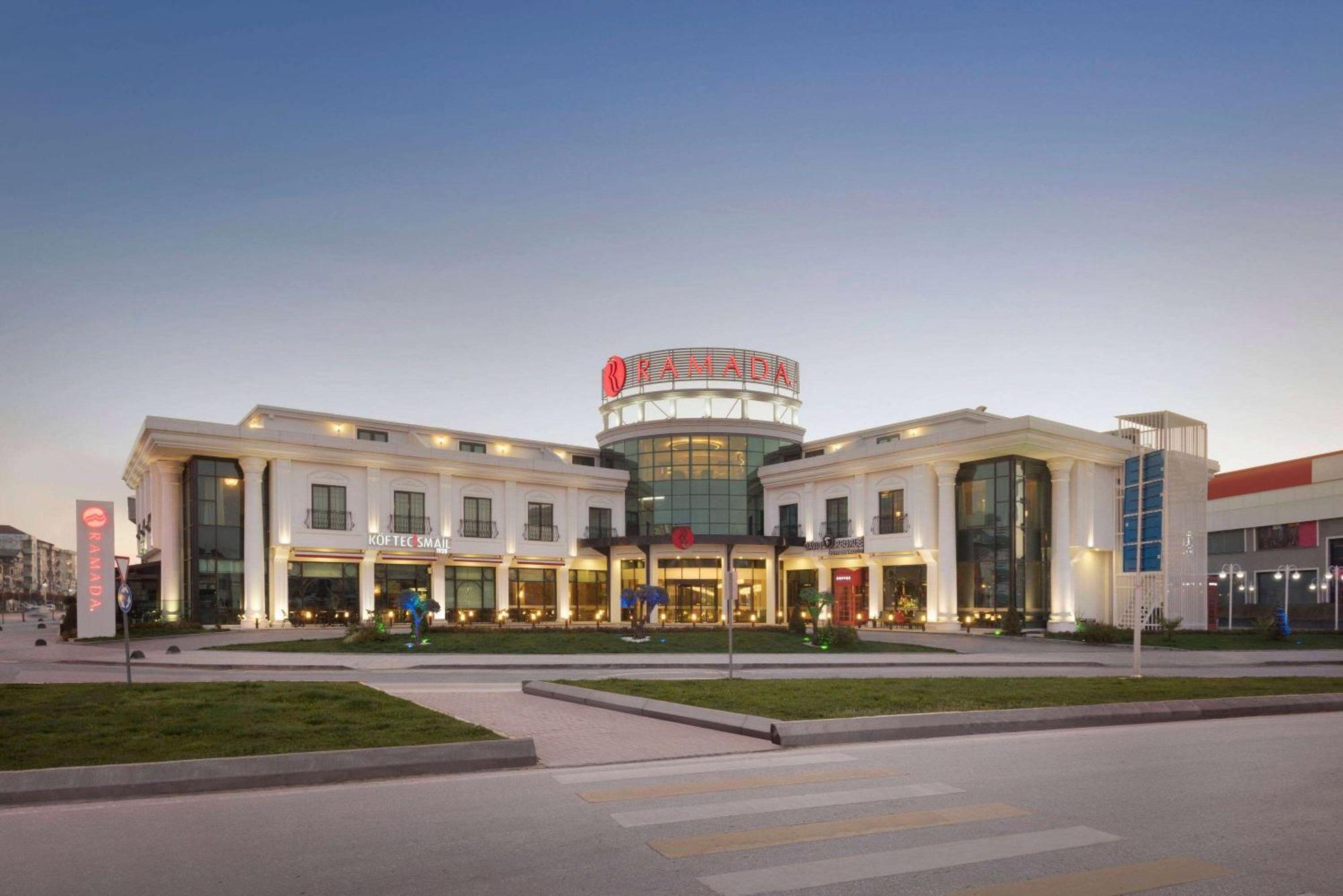 Ramada By Wyndham Sakarya Hotel Exterior foto